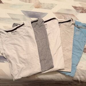 Bundle of 5 Kenneth Cole Men's White, Gray, and Blue Short Sleeve Tees